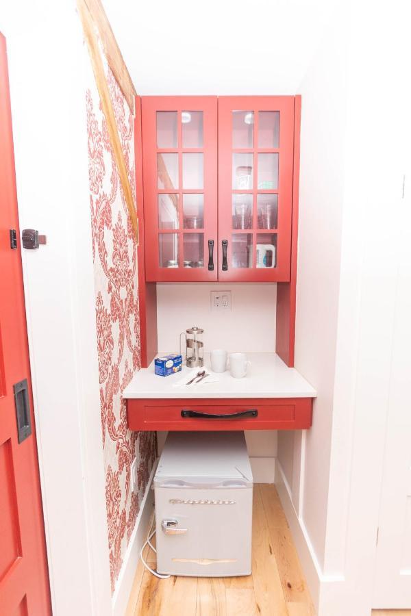 The Red Room @ Salisbury Barn 惠灵顿 外观 照片